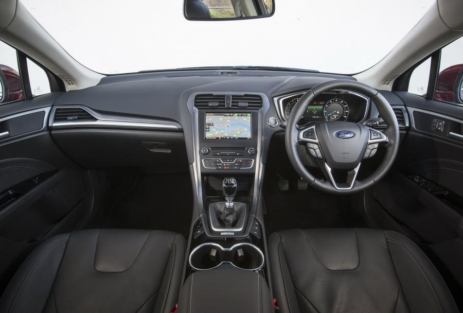 Торпедо Ford Mondeo Hatchback 2014 года  (UK) (фото 23 из 33)
